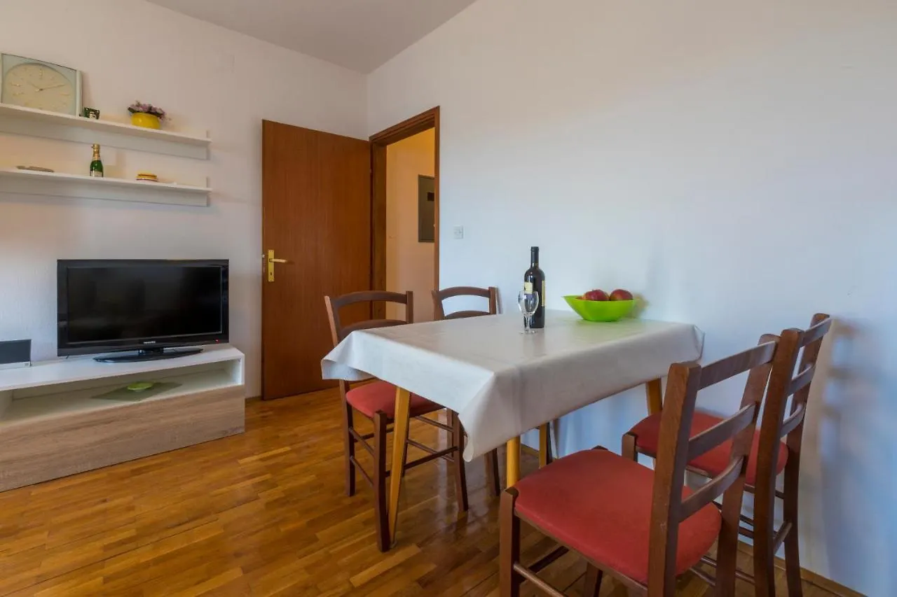 Apartments In Crikvenica 41207