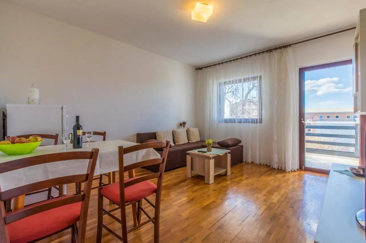 Apartments In Crikvenica 41207