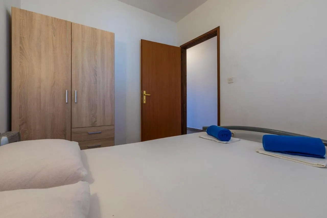 Apartments In Crikvenica 41207