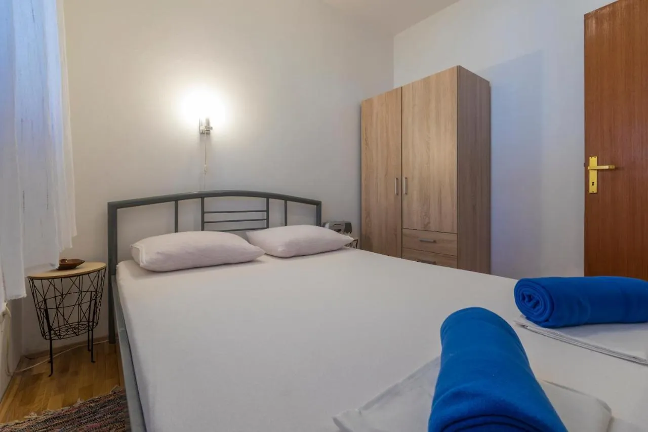 Apartments In Crikvenica 41207