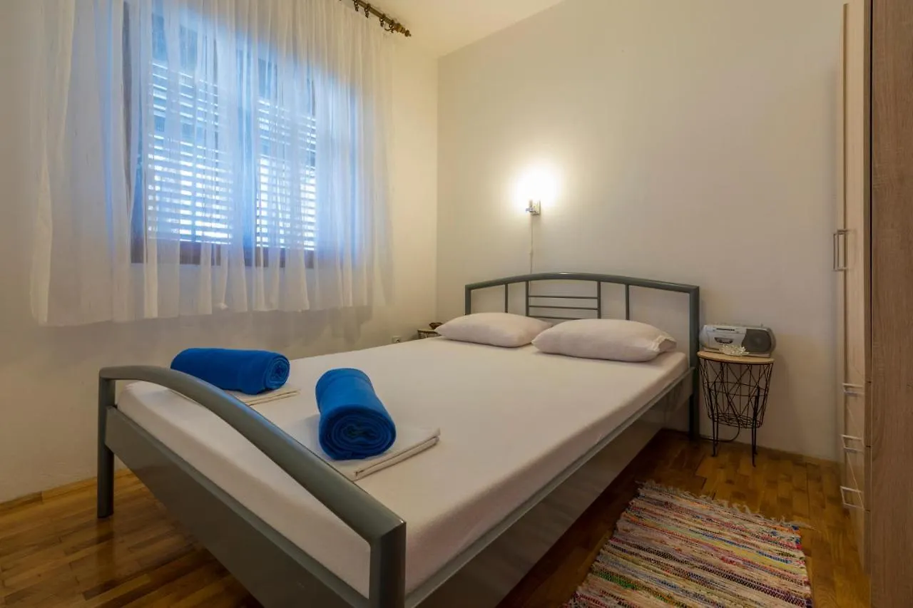 Apartments In Crikvenica 41207