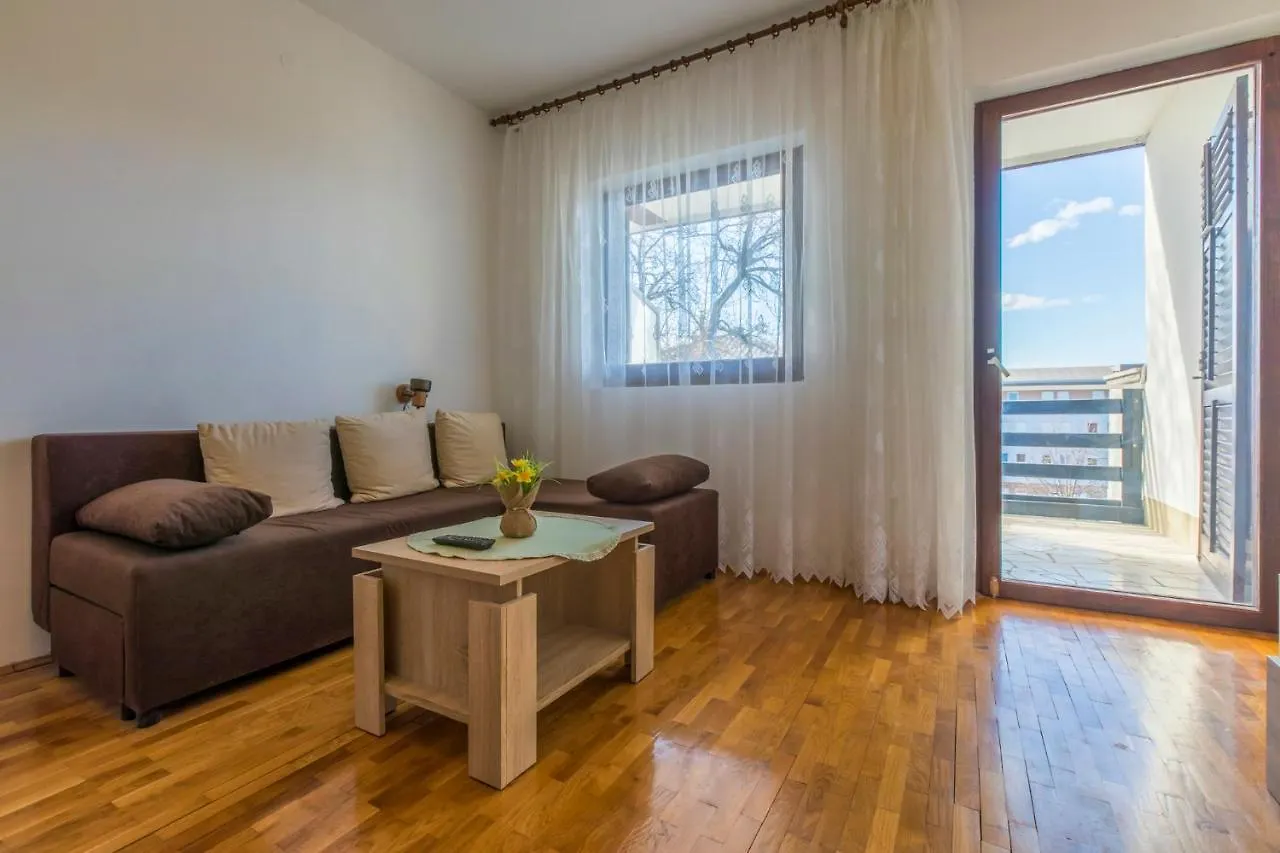 Apartments In Crikvenica 41207