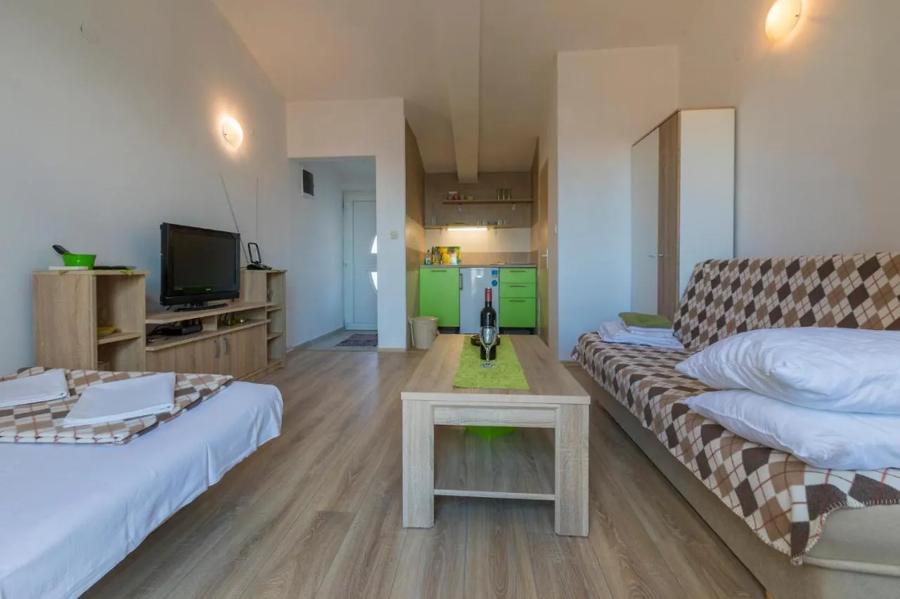 Apartments In Crikvenica 41207