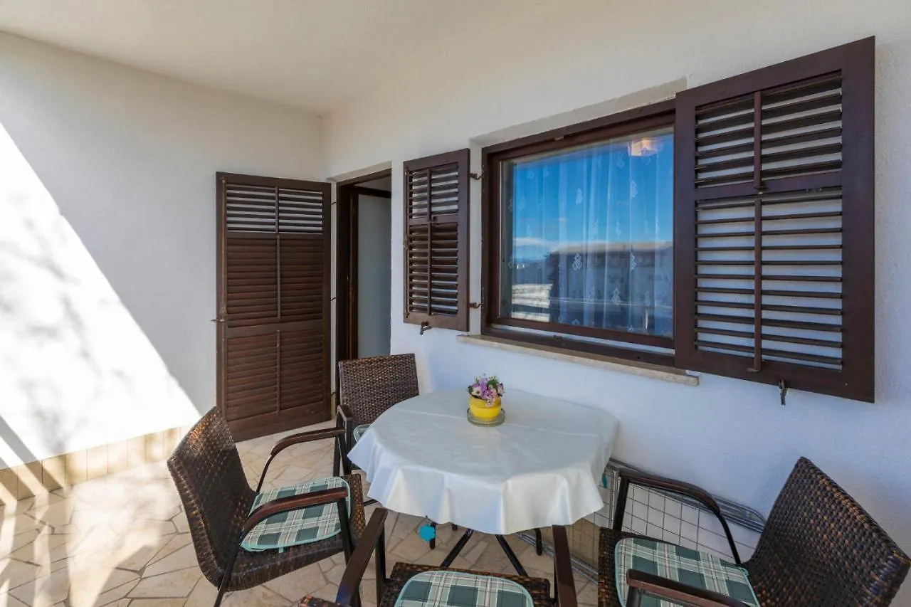 Apartments In Crikvenica 41207