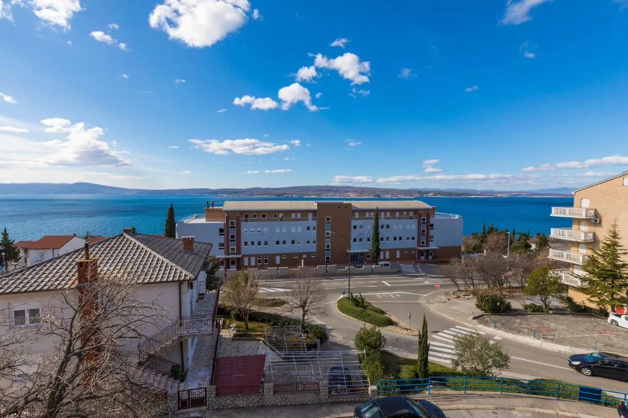 Apartments In Crikvenica 41207