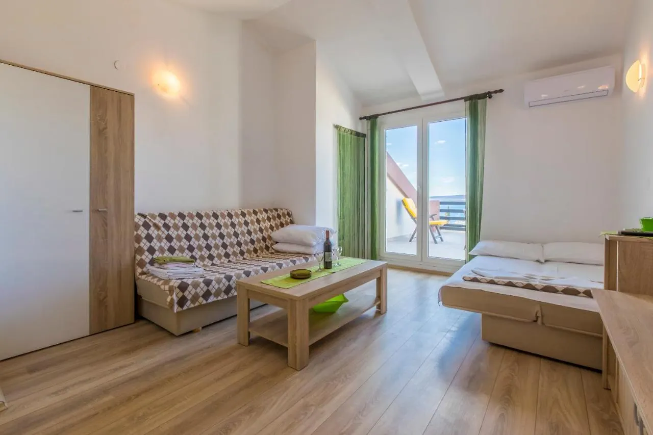 Apartments In Crikvenica 41207