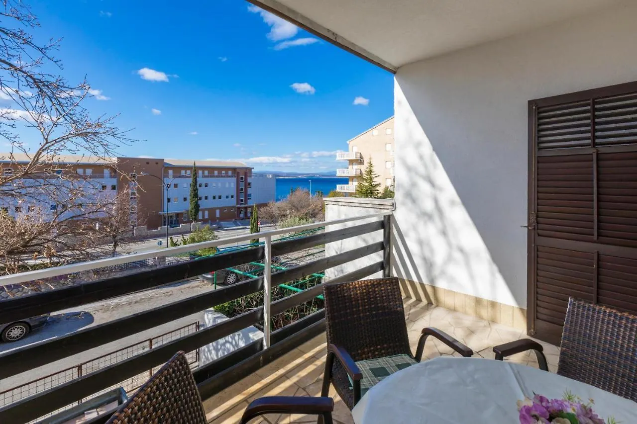 Apartments In Crikvenica 41207
