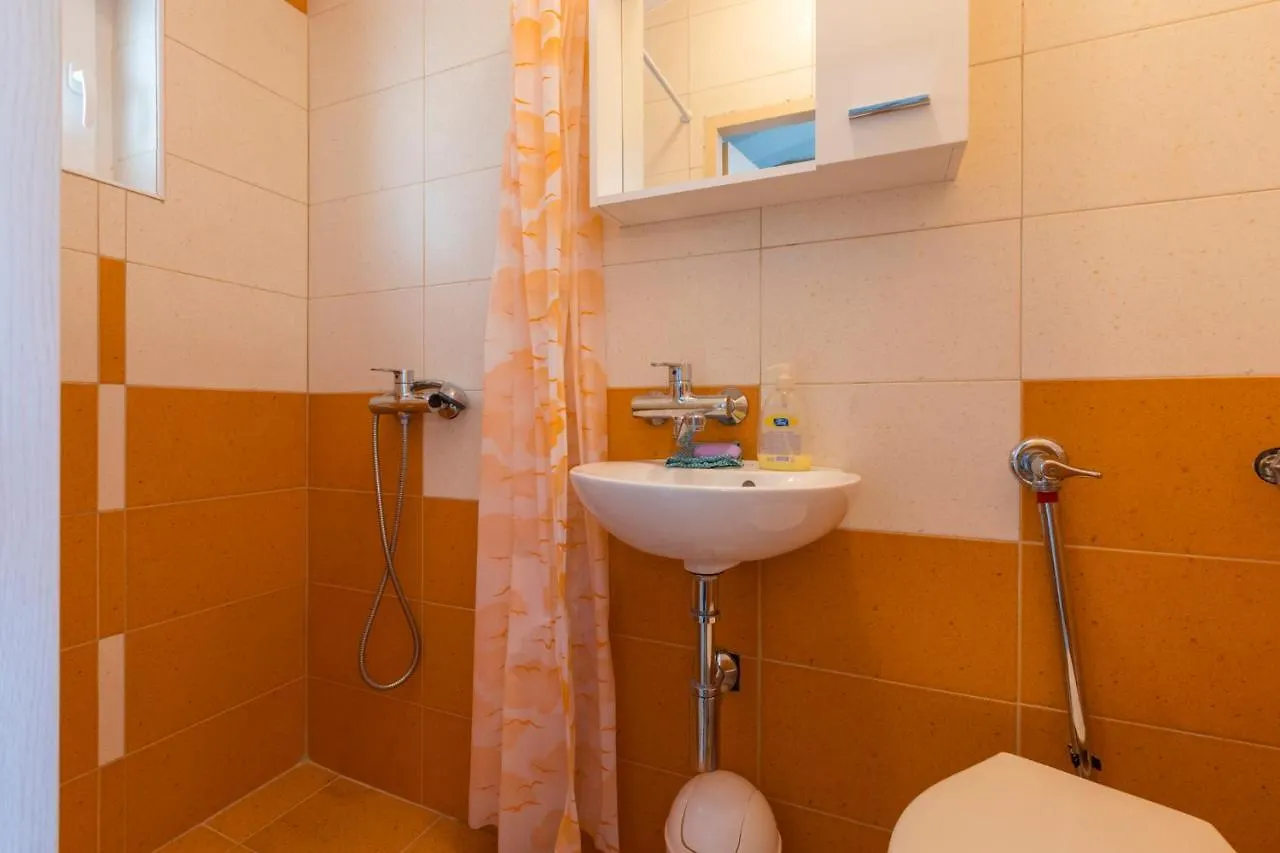 Apartments In Crikvenica 41207