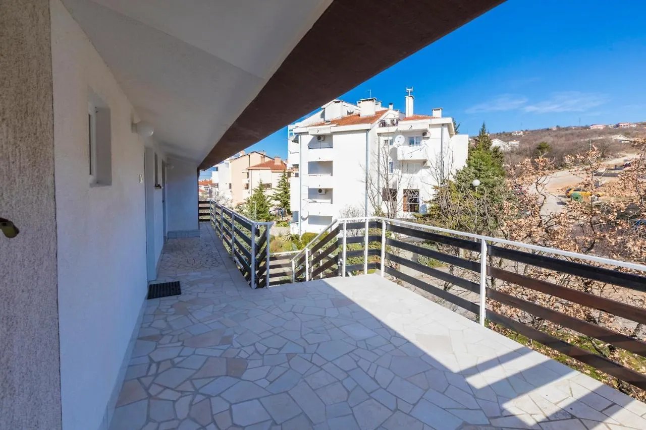 Apartments In Crikvenica 41207