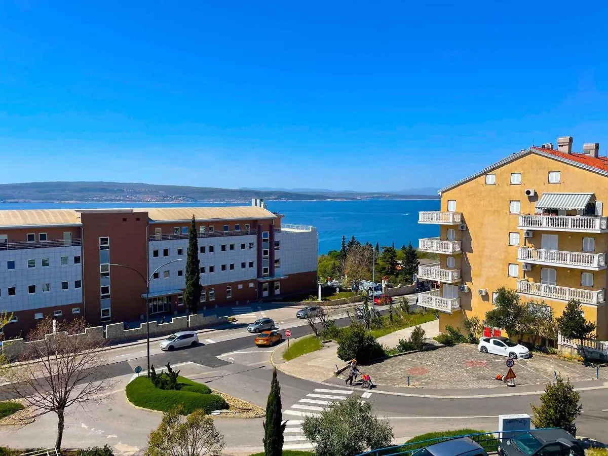 Apartments In Crikvenica 41207