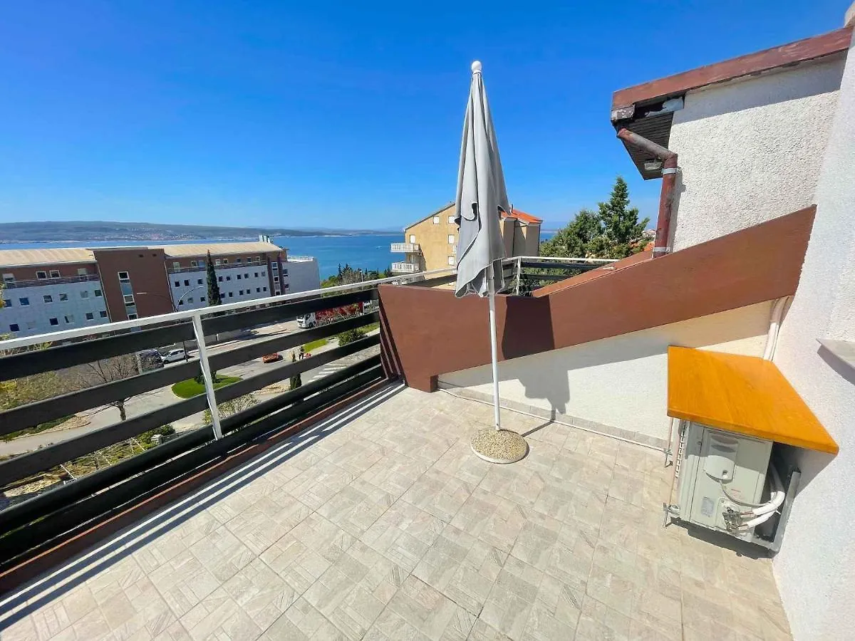 Apartments In Crikvenica 41207