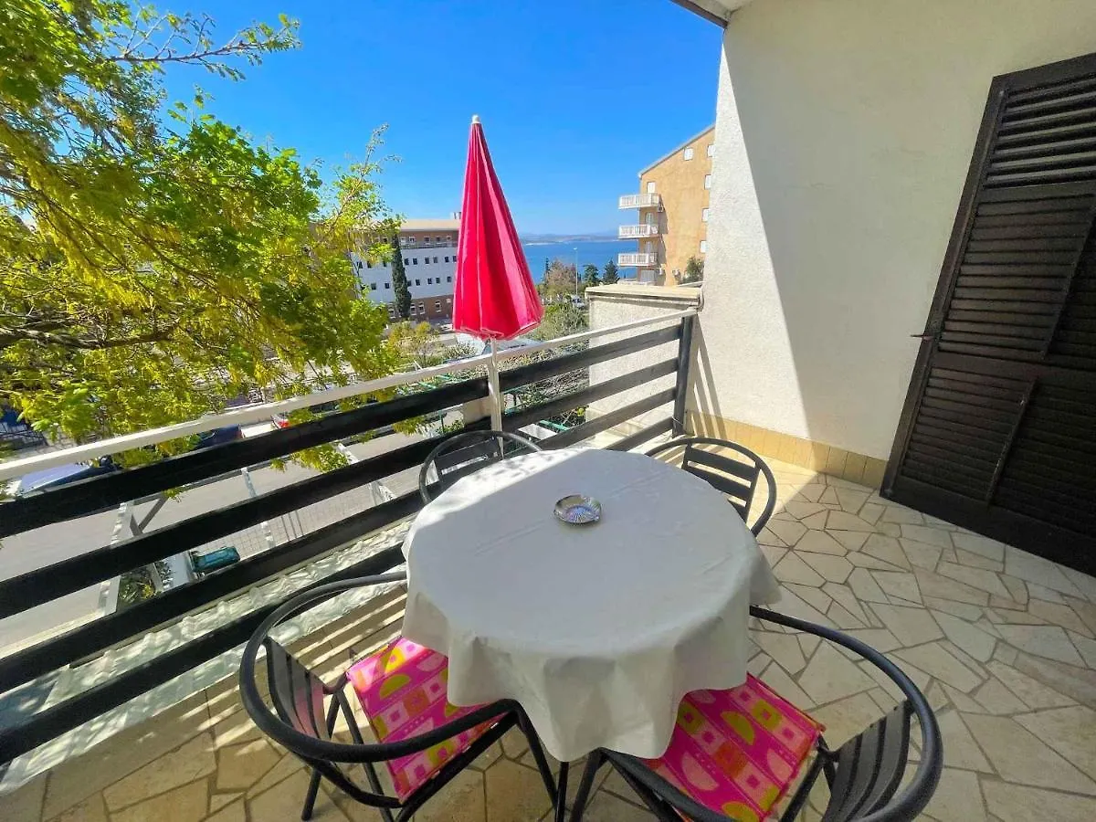 Apartments In Crikvenica 41207
